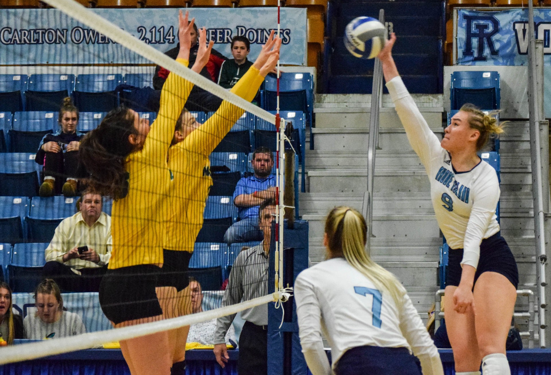 Womens Volleyball Splits Weekend To End Year The Good 5¢ Cigar