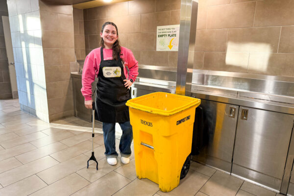 URI’s Student Action for Sustainability collects compost in campus dining halls. PHOTO CREDIT: Emma Roberts | Staff Photographer