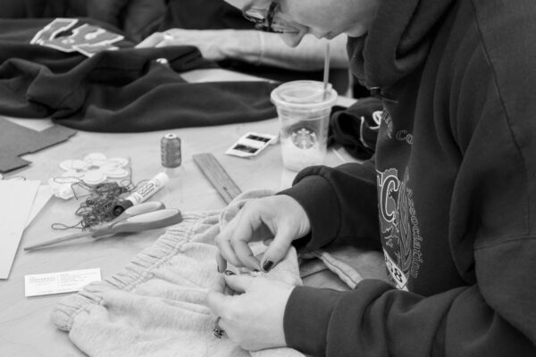 Students gather in the MakerSpace to drink tea and mend clothes. PHOTO CREDIT: Aidan Cahill | Contributing Photographer